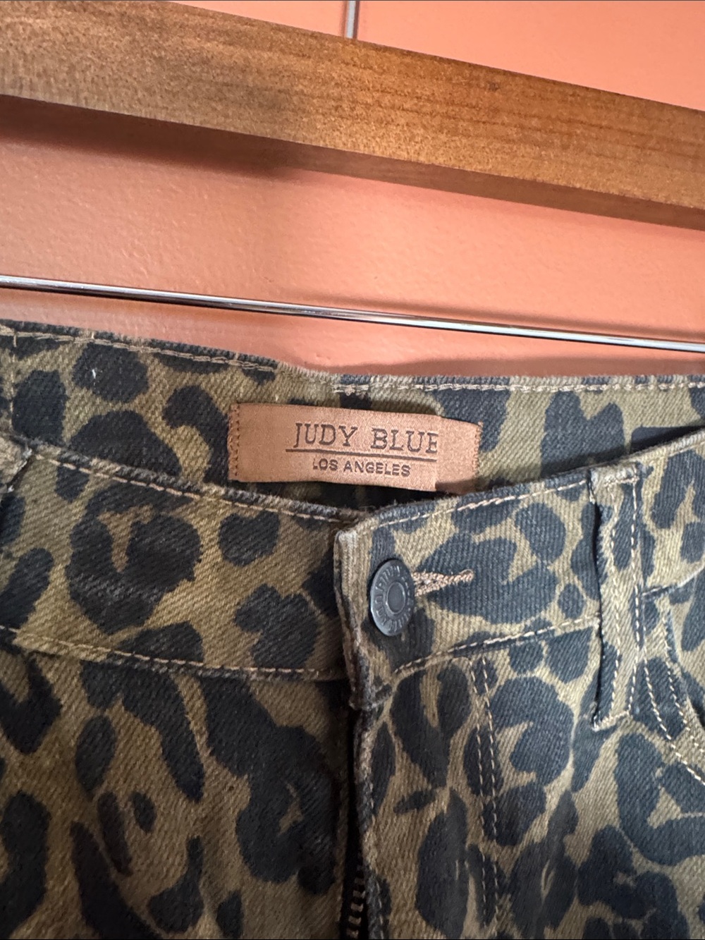 NWOT Judy Blue Leopard Print Wide-Leg Jeans - Picture 2 of 3